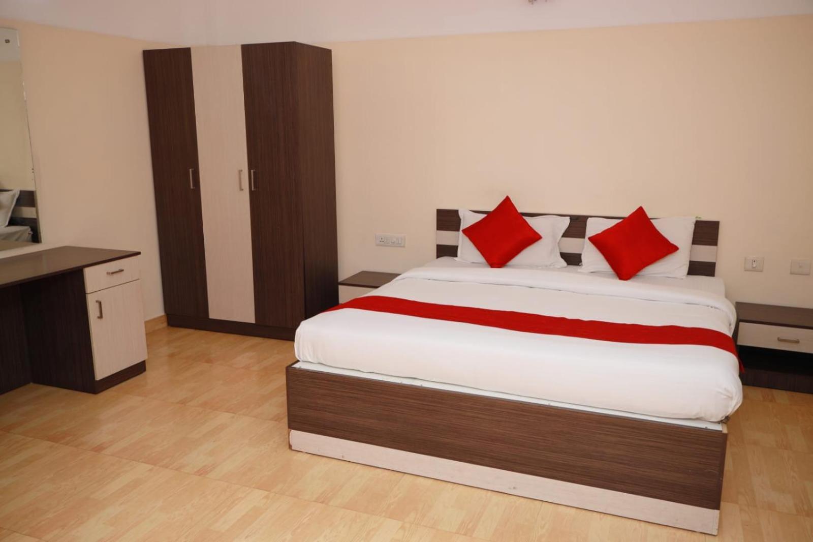 Hotel Tayas Trippapur Buitenkant foto