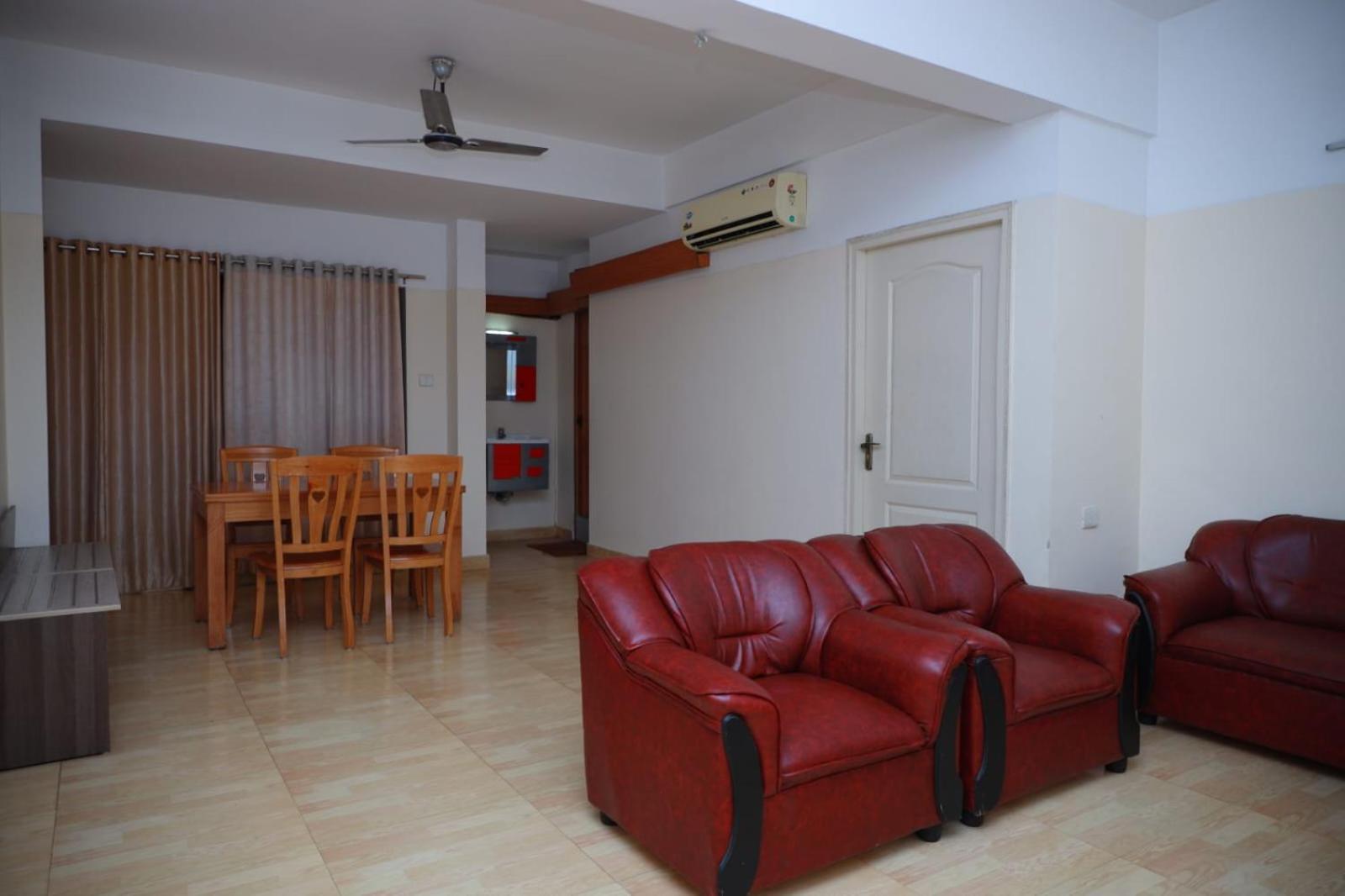Hotel Tayas Trippapur Buitenkant foto